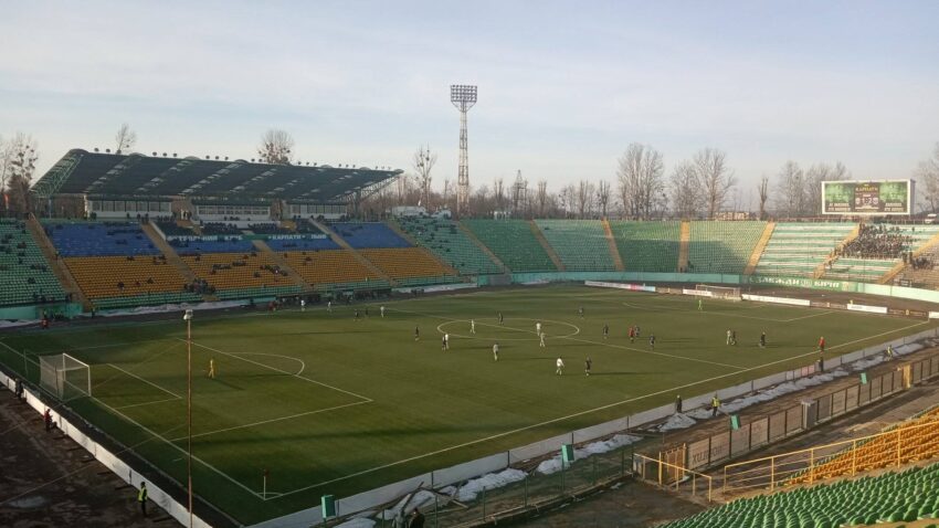 Direktor izbacio klub sa stadiona - Navijači kluba ga ubacili u kontejner (VIDEO)