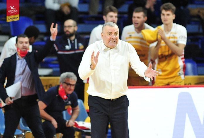 Repeša ponovo udario igrača