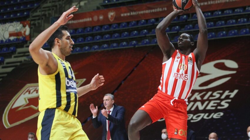 Košarkaši Crvene zvezde nisu poletjeli za Madrid, odlaže se meč sa Realom?