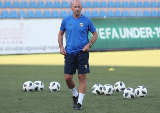 Al Dafra smijenila Veselinovića!