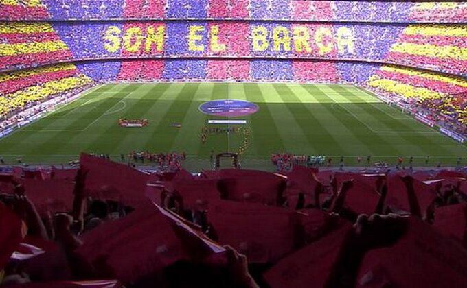 Navijači spremili spektakl ispred Kamp Noua