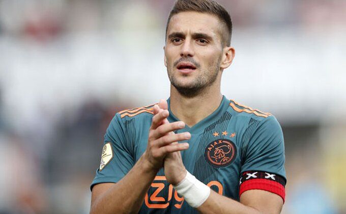 Tadića od stadiona do autobusa pratili telohranitelji!