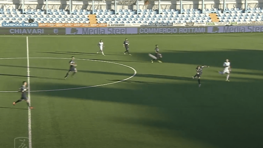 Fudbalska priča dana dolazi iz serije B: Kastanjeti pogodio sa 60 metara (VIDEO)