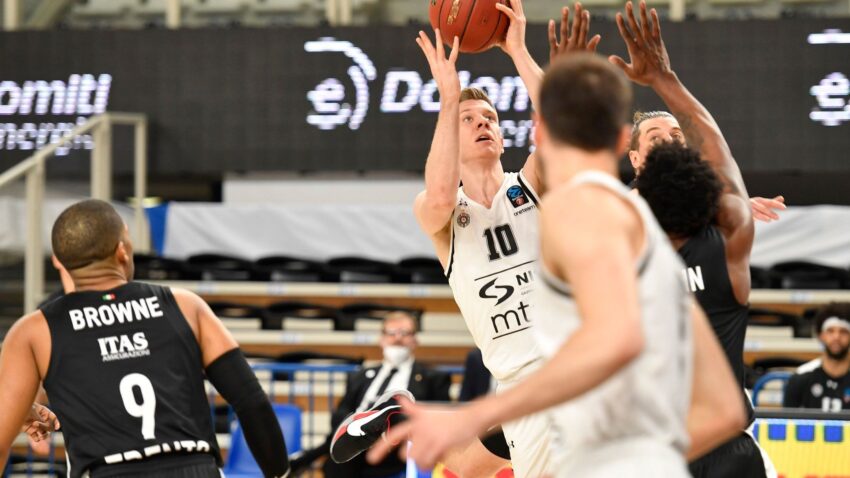 Košarkaši Partizana izgubili su od Trenta