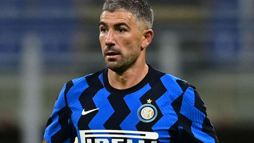 Kolarov odlazi iz Intera!