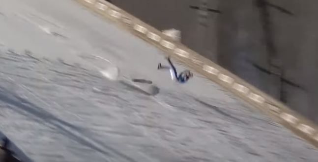 Stravičan pad ski skakača: Helikopterom prebačen u bolnicu