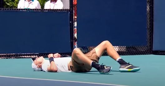 Kolabrirao i pao na teren: Britanskom teniseru pozlilo tokom meča