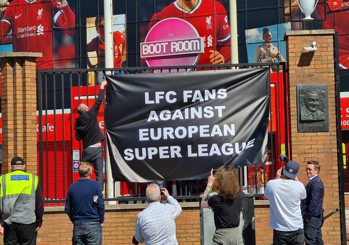 Redsi na Enfildu stavili natpis 'počivaj u miru'