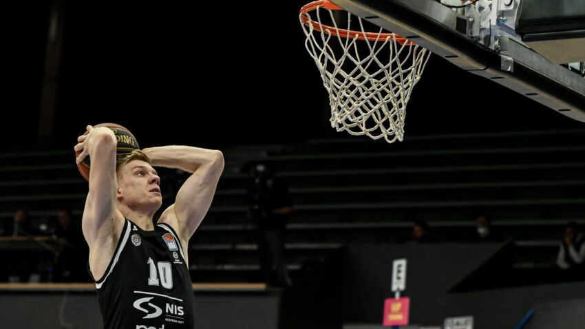 Partizan vraća dresove iz '92.!