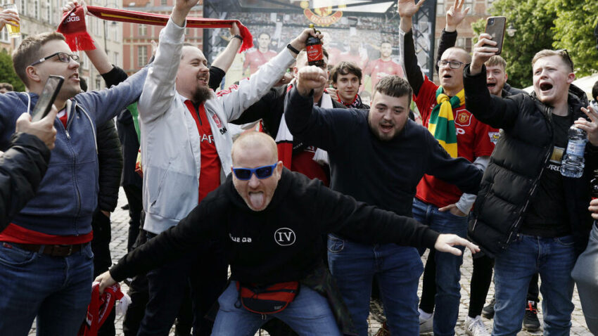 Napadnuti navijači Mančester junajteda!