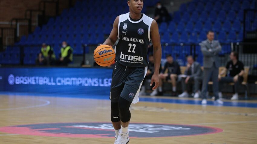 Devon Hol blizu Olimpije iz Milana