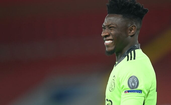 Golman Ajaksa na izlaznim vratima kluba