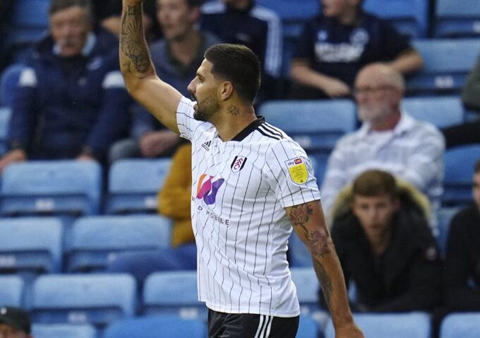 Mitrović provocirao navijače Milvola: Gestikulirao im, slao poljupce (VIDEO)