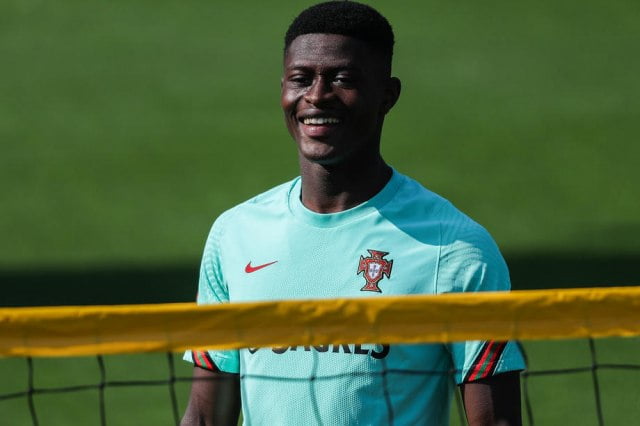 Nuno Mendeš blizu Pari Sen Žermena