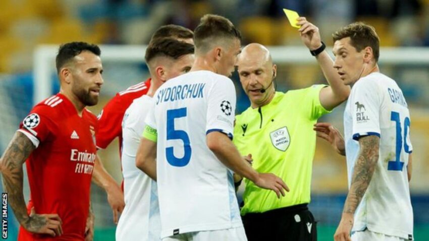 Tejlor pokazao drugi žuti karton igraču koji nije ni imao žuti karton: Gaf engleskog sudije na meču LŠ