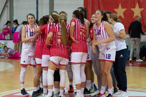 Amerikanka stigla u ekipu Zvezde!