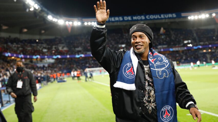 Ronaldinjo prišao i pozdravio se sa Mesijem!