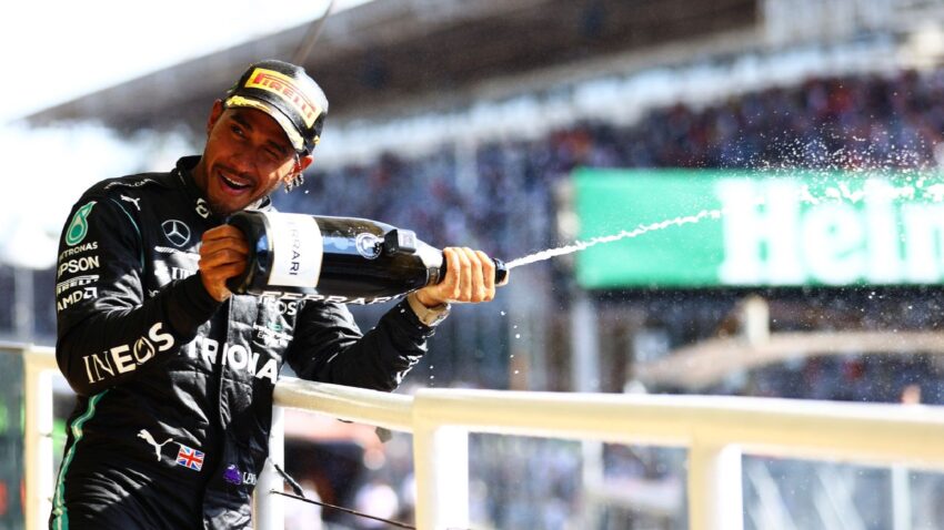 Hamilton kažnjen zbog skidanja bezbjednosnog pojasa