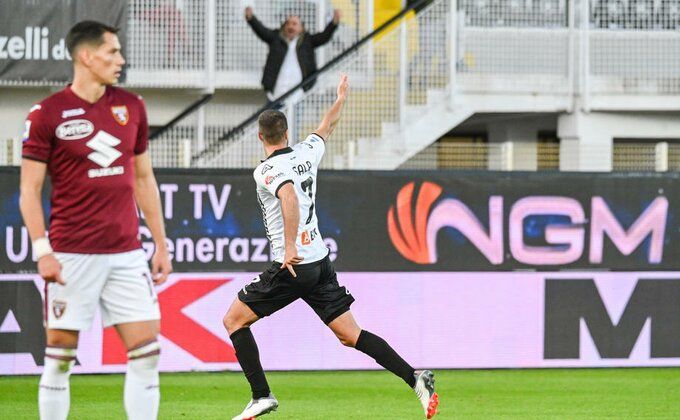 Pobjeda Specije za bijeg sa dna