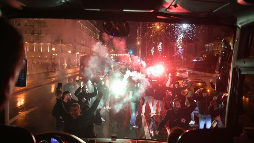 Navijači Panatinaikosa zaustavili saobraćaj!