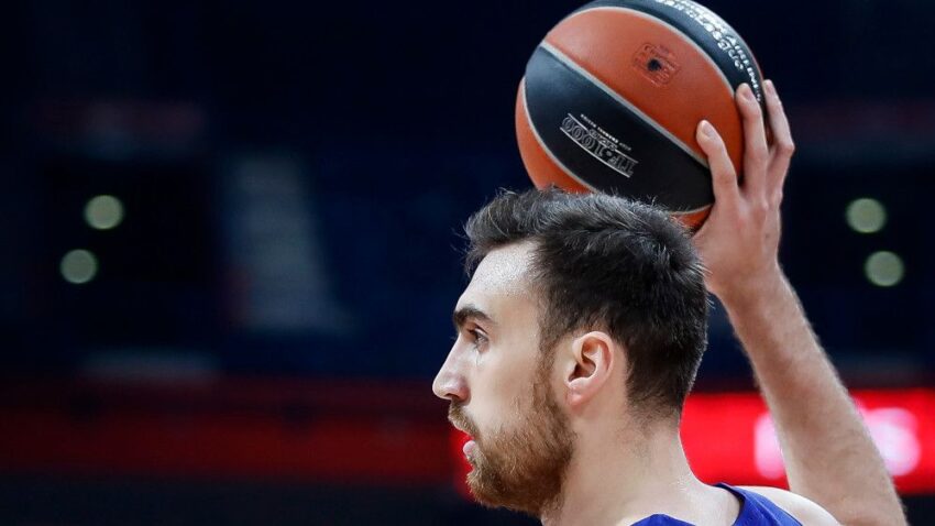 PONUDA SPREMNA Nikola Milutinov se vraća u Olimpijakos?