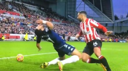 Najgora gluma do sada: Trezege pokušao da izvuče penal na meču (VIDEO)