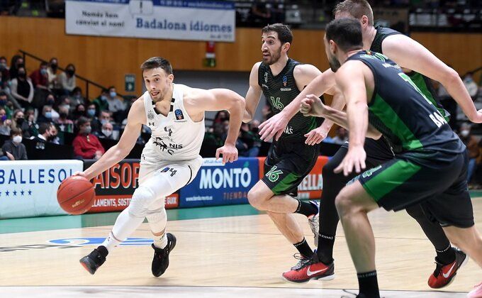 Poraz Partizana, Huventud trojkama sačuvao prvo mjesto