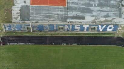 Završeno postavljanje plastičnih stolica, Jedinstvo ulaže u infrastrukturu u saradnji sa FSCG