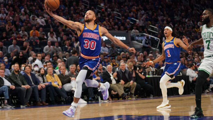 Stef Kari zbog povrede van terena