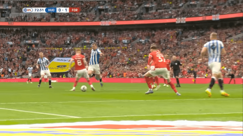 Mos oštetio Hadersfild: Čist penal ocijenio kao simulaciju?