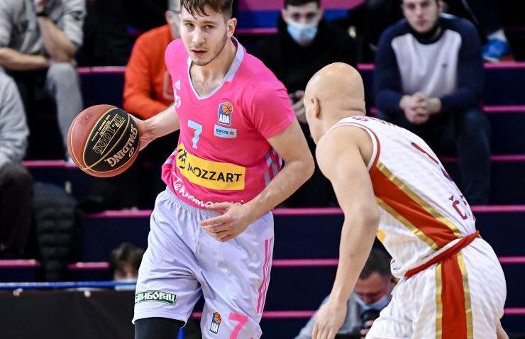 Uskoković u Megi, sada kao zvanični igrač