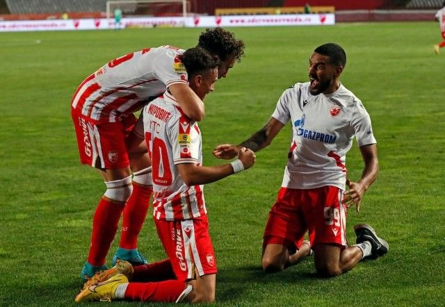 Zvezda se mučila, pa "počistila" Javor