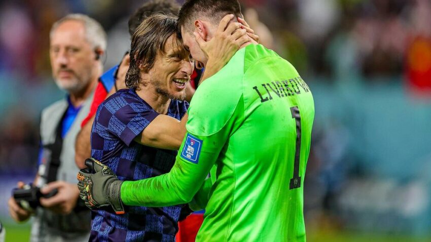 KAPITENSKI: Razgovor Modrića sa Livakovićem (video)