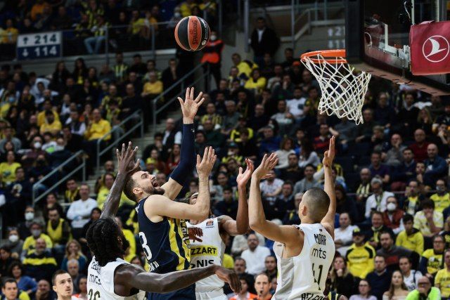 IZNENAĐENJE U ISTANBULU: Partizan "tukao" posrnuli Fenerbahče