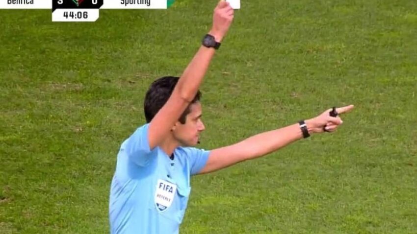 PRVI PUT U ISTORIJI FUDBALA: Pokazan bijeli karton