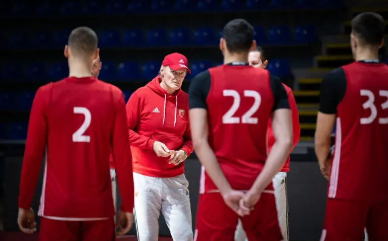 CRVENA ZVEZDA MERIDIANBET: Dočekuje Olimpijakos u prepunom Pioniru