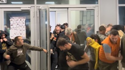 PUNA BEMAX ARENA DOČEKUJE FLENSBURG: Policija upotrijebila biber sprej da rastjera navijače ispred hale(VIDEO)