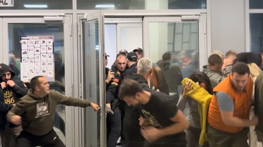 PUNA BEMAX ARENA DOČEKUJE FLENSBURG: Policija upotrijebila biber sprej da rastjera navijače ispred hale(VIDEO)