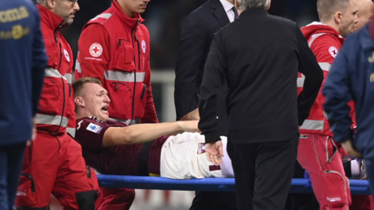 PER ŠURS VAN TERENA POLA GODINE: Fudbaler Torina doživio tešku povredu