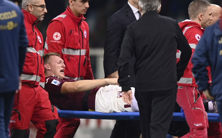 PER ŠURS VAN TERENA POLA GODINE: Fudbaler Torina doživio tešku povredu