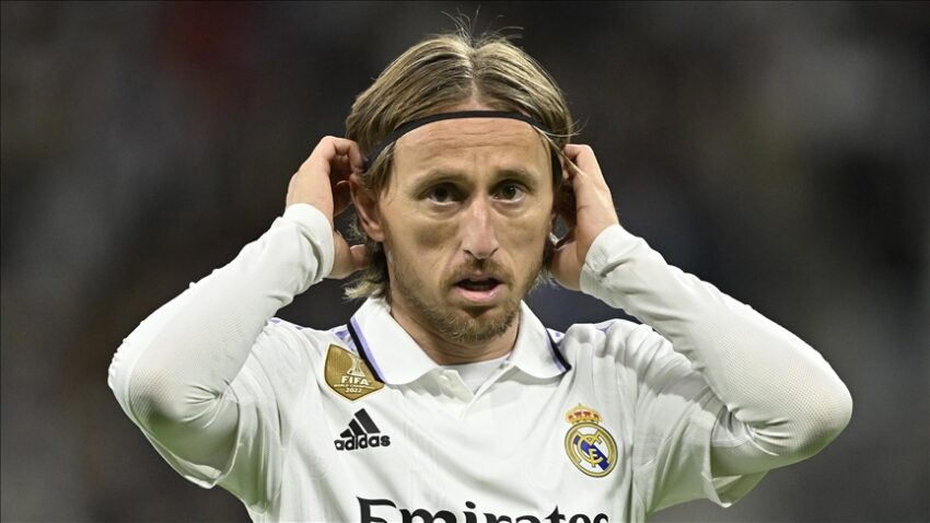 LUKA MODRIĆ NA UDARU NAVIJAČA: Zašto si glasao za Mesija?