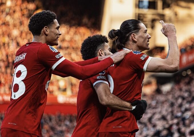 "REDSI" OBRADOVALI NAVIJAČE: Liverpul slavio na prepunom "Enfildu"