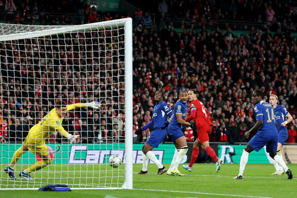 Van Dajk ponosan: Ovo je za navijače, neka uživaju!