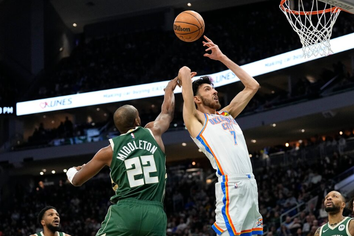 Milvoki nemilosrdan protiv lidera Zapada, tripl-dabl Krisa Midltona