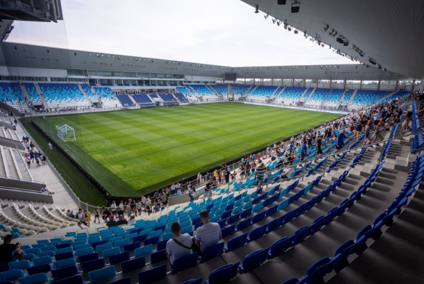 Na stadionu Osijeka padali komadi betona (VIDEO)