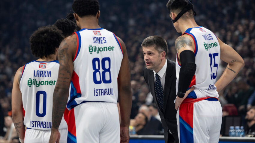 Efes vjeruje Mijatoviću