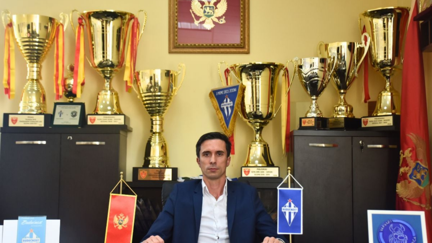 Budućnost bez predsjednika, Pejović nakon godinu dana podnio ostavku