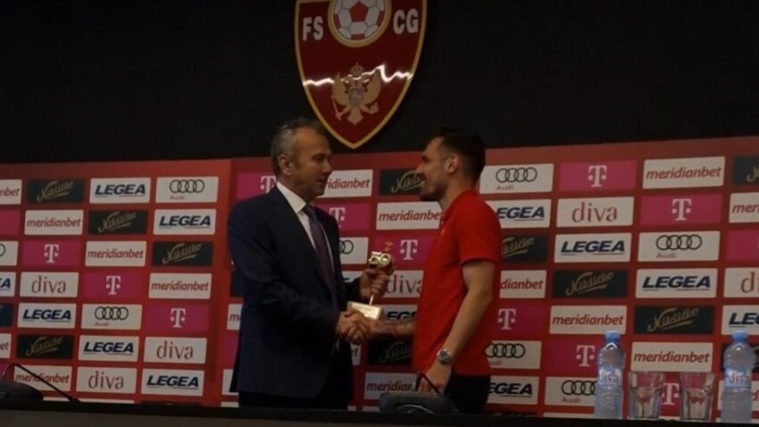 Vešović nagrađen za jubilej: Svaka utakmica je bila posebna na svoj način