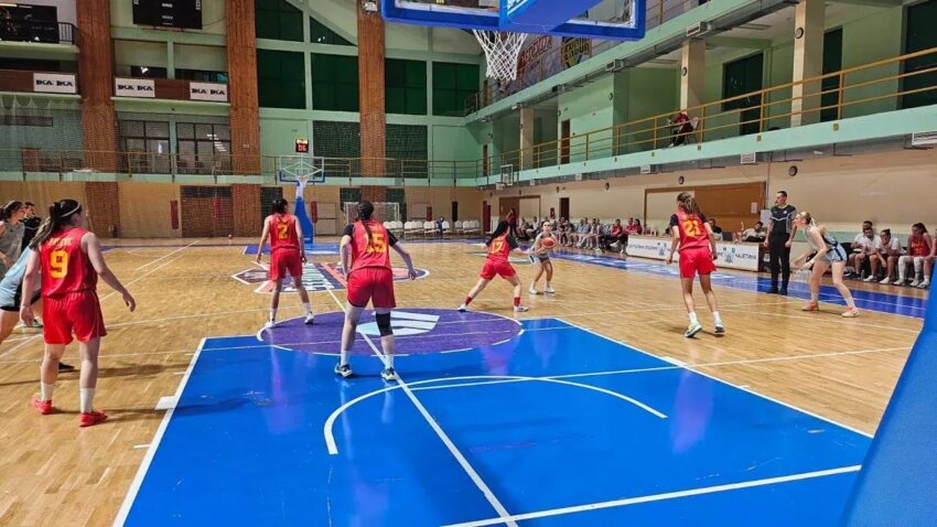 Mlade košarkašice protiv Španije na statu Evrobasketa