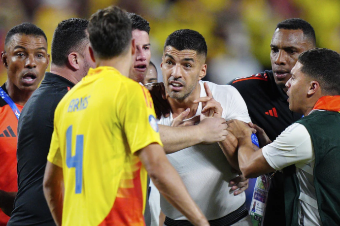 Luis Suarez ponovo grize (VIDEO)